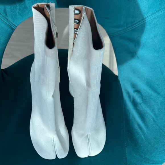 Maison Margiela Tabi Boots - Women’s White Ankle Boots size 38(EU) 8(US) - Picture 6 of 14